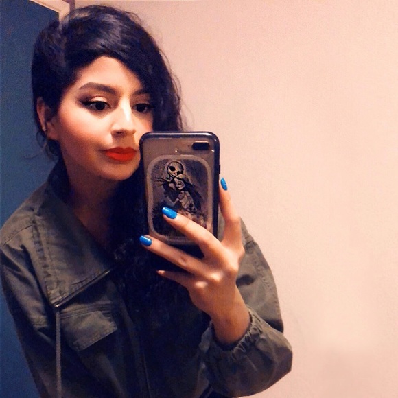 Meet your Posher, Jessica - Picture 1 of 1